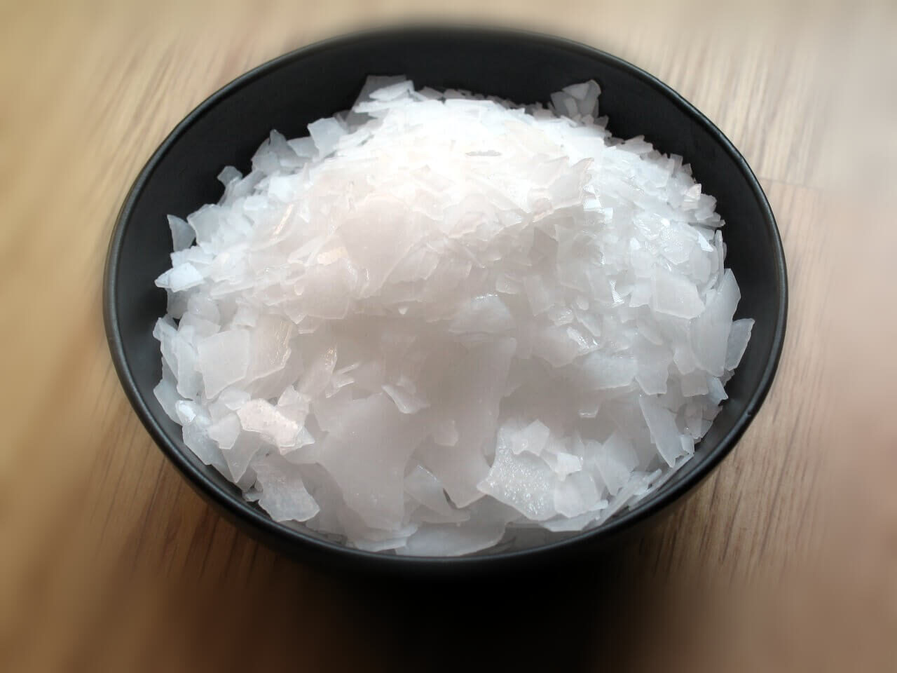 Magnesium chloride flakes